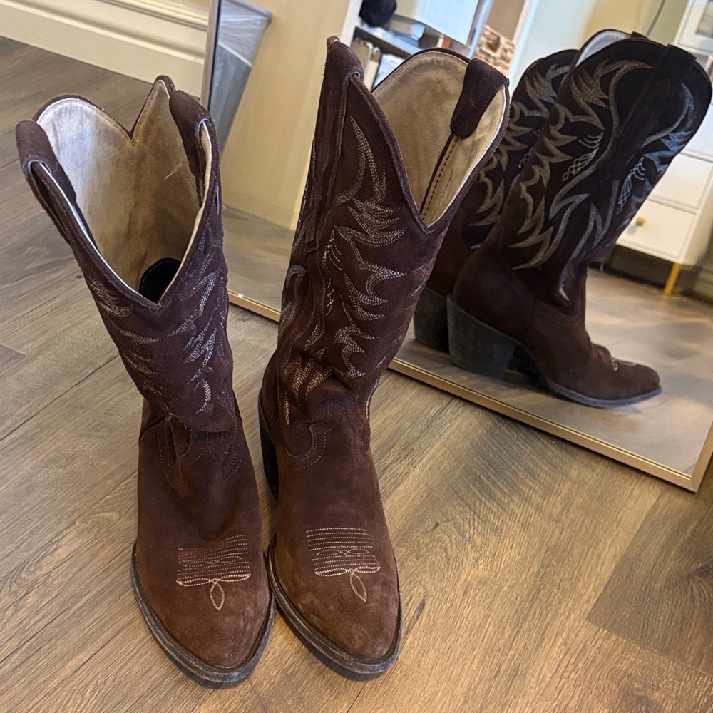 Idyllwind Brown Suede Embroidered Western Heeled Boots
